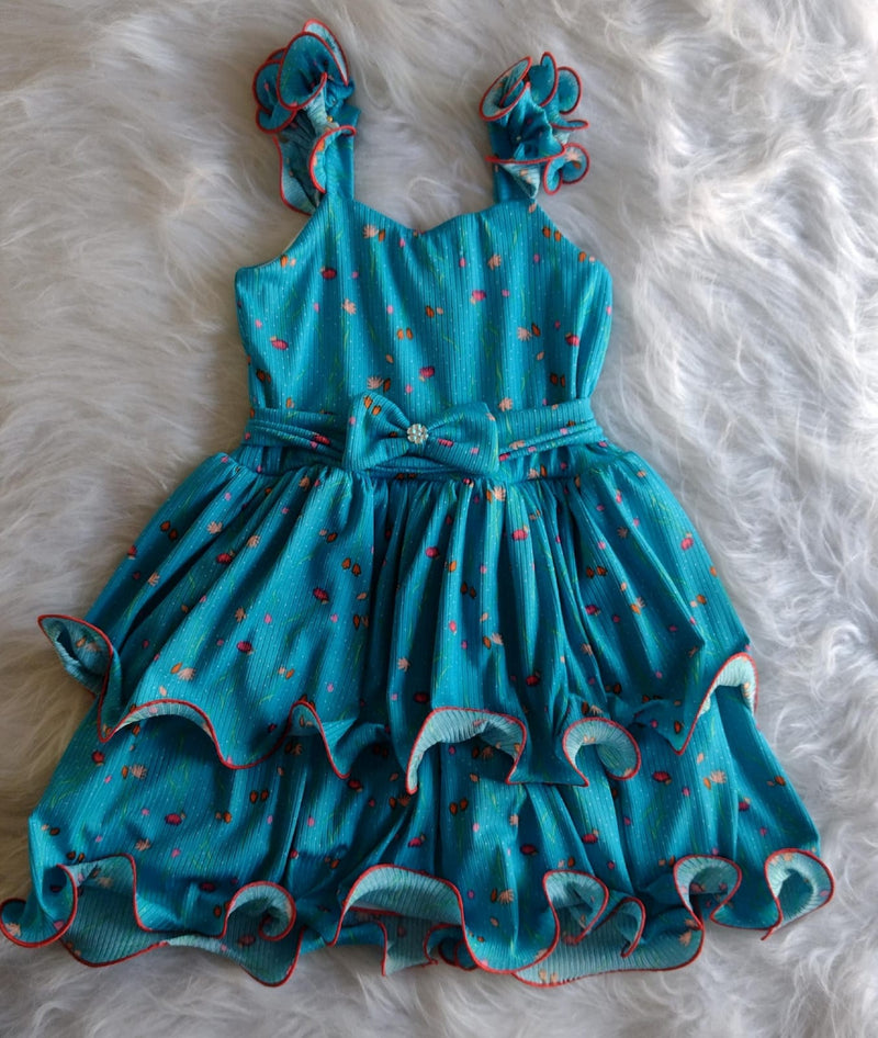 Vestido Infantil Com Dupla Saia Ondulada Elegância em Dose Dupla!