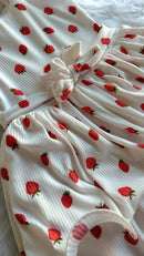 Vestido Infantil Com Dupla Saia Ondulada Elegância em Dose Dupla!