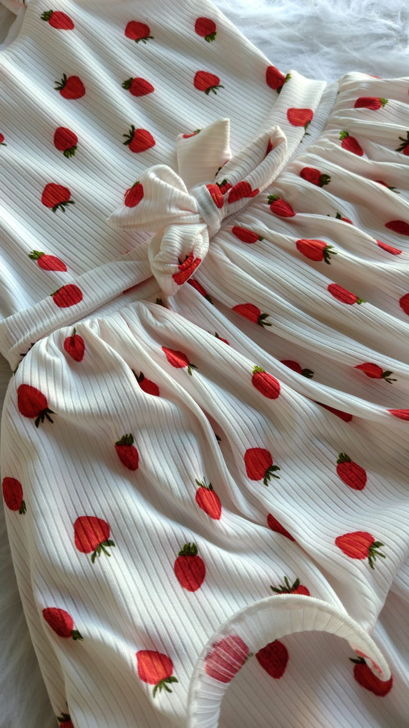 Vestido Infantil Com Dupla Saia Ondulada Elegância em Dose Dupla!