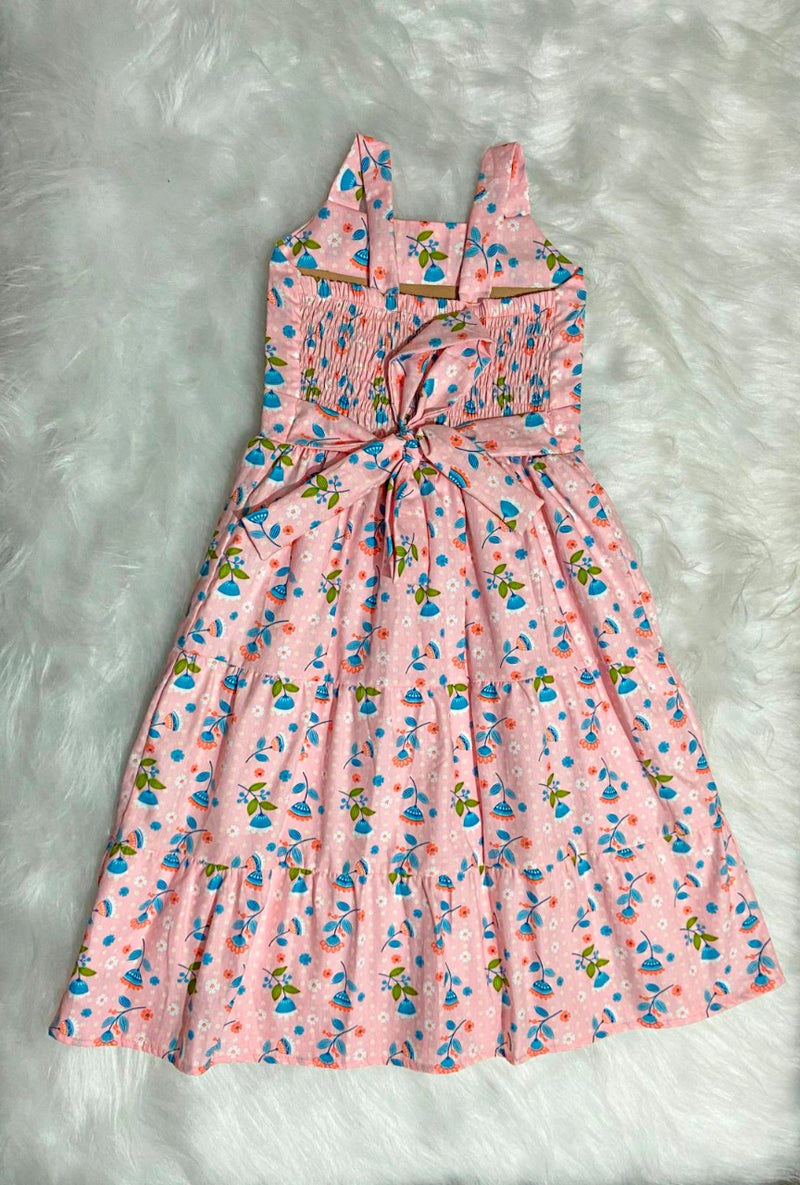 Vestido estampado com flores azuis